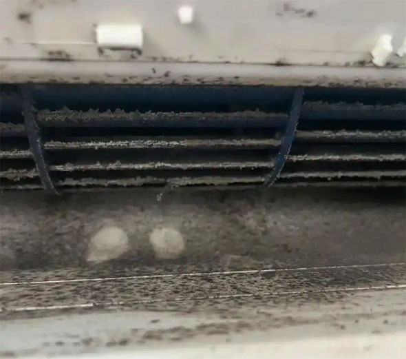 邹平空调吹的风有股烧焦味是怎么回事